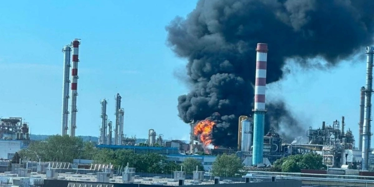В Угорщині стався вибух на НПЗ, є жертви (ФОТО)