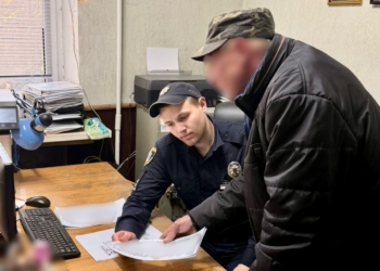 Дивна історія. На Миколаївщині затримали 53-річного чоловіка, який кинув гранату на подвір’я в сусідньому селі і втік (ФОТО)