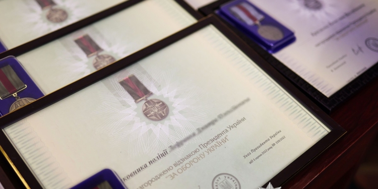 У Миколаєві правоохоронці отримали відзнаки Президента «За оборону України» (ФОТО)