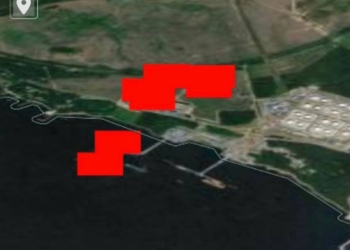 У російському порту Приморськ уражено ракетний корабель «Каракурт», сторожовий катер та ще один танкер тіньового нафтового флоту – Зеленський