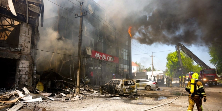 В Одесі через атаку російського БпЛА постраждали 8 людей, з них 1 дитина (ФОТО)