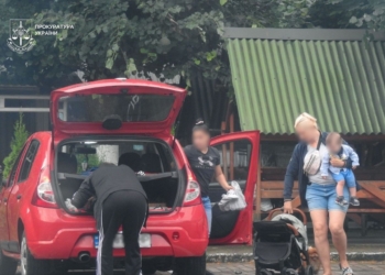 На Закарпатті чоловік намагався продати в Іспанію чужу дитину, а перед тим обікрав родину загиблого (ФОТО)