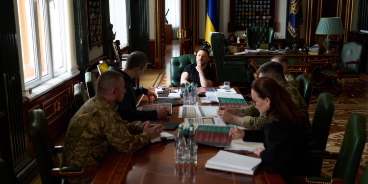 Зеленський заявив про початок реформи в армії (ФОТО)