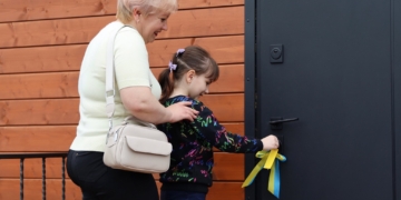 У Новобузькій громаді Миколаївщини вручили ключі від модульних будинків для ВПО та відкрили ФАП (ФОТО)