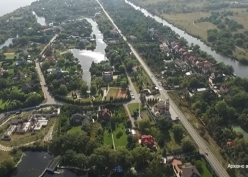 “Слуга” від Миколаївщини Негулевський перед підозрою переїхав у 800-метровий маєток в Козині (ФОТО, ВІДЕО)