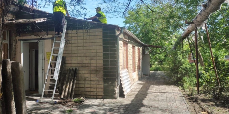 Внаслідок ранкової атаки дронів на Миколаїв пошкоджено лікарню (ФОТО)