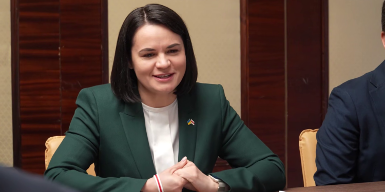 Зеленський зустрівся з Тихановською – вона бере участь у європейському саміті (ВІДЕО)