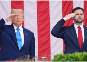 Трамп у столі залишив листа для Венса – на випадок, якщо з ним щось станеться
