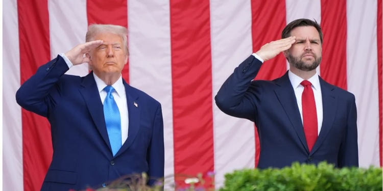 Трамп у столі залишив листа для Венса – на випадок, якщо з ним щось станеться
