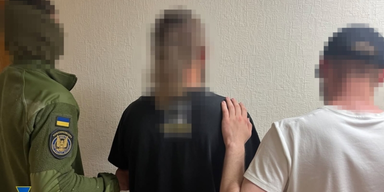 СБУ та Нацполіція затримали чоловіка, який влаштував вибух у поштовому терміналі в Києві 5 червня (ФОТО)