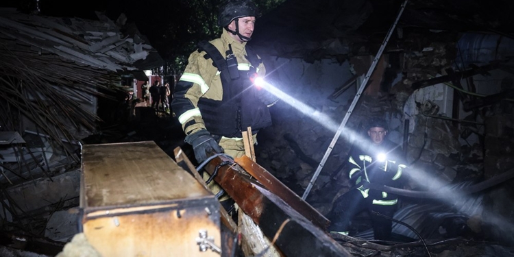 Внаслідок нічної атаки на Миколаїв 3 постраждалих, 14 будинків пошкоджено