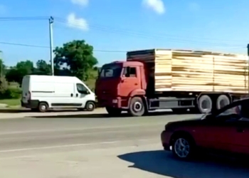 Окупанти маскують бензовози під молоковози і не тільки, щоб сховатися від дронів (ВІДЕО)