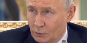 “Якби ми сіли за стіл переговорів, я сказав би Зеленському: “слава Богу, що все закінчилося”, – Путін (ВІДЕО)