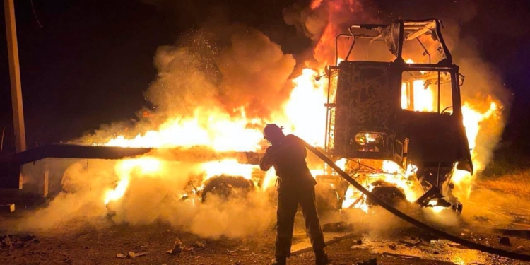 Із трьох пожеж за добу на Миколаївщині дві сталися внаслідок російських атак (ФОТО)
