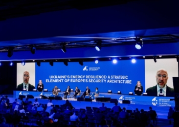 Україна змінює енергетику, щоб складніше зруйнувати і легше відновити, – Шмигаль
