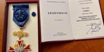 Сибіга повертає Польщі Командорський хрест