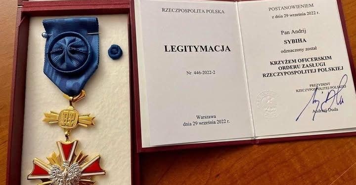 Сибіга повертає Польщі Командорський хрест