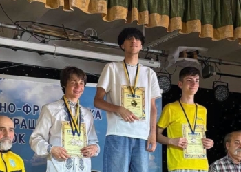Матвєй Колєсніков з Миколаєва здобув три нагороди молодіжного чемпіонату України з шашок-100