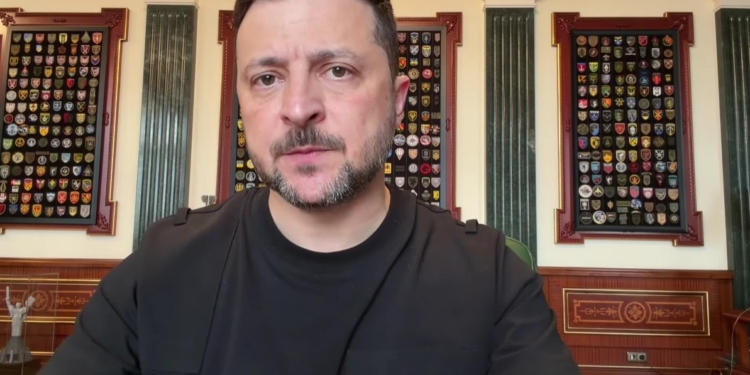 «Вкотре Путін зі своїм божевіллям «перемогли» життя звичайних дітей, житлові будинки, поліклініку в Києві» – 22 людини загинули, зокрема двоє дітей, – Зеленський (ВІДЕО)