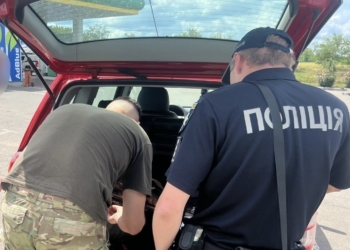 У Баштанці чоловік добровільно здав поліції зброю та гранати (ФОТО)