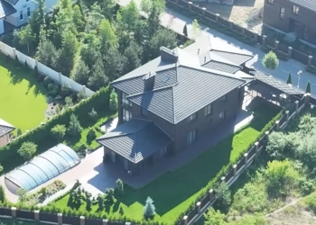 Нардепа від “слуг” “зловили” у розкішному помісті, записаному на няню. Ховає статки чи щось інше? (ФОТО, ВІДЕО)