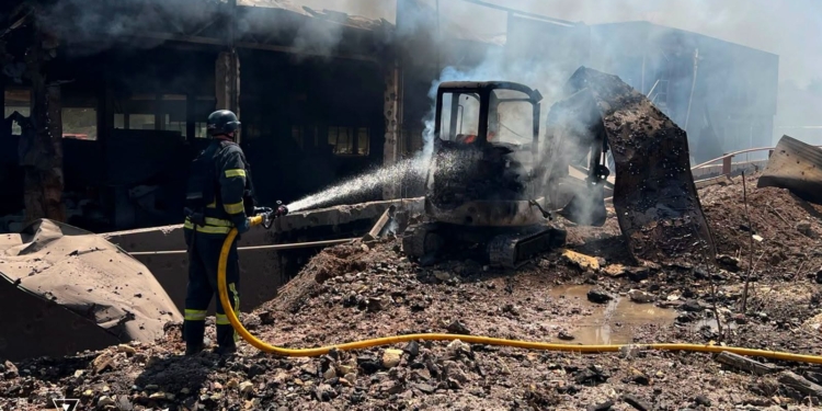Росіяни вдарили по Кривому Рогу – вже відомо про трьох загиблих та понад 20 поранених, – Зеленський (ФОТО)