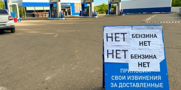 І до позитивних новин. За добу обмеження на продаж палива запровадили у 15 регіонах Росії і на окупованих територіях