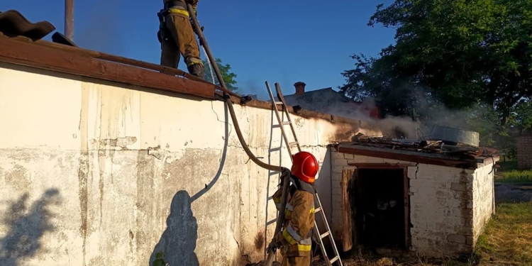 Із 21 пожежі на Миколаївщині за добу дві сталися через російські атаки