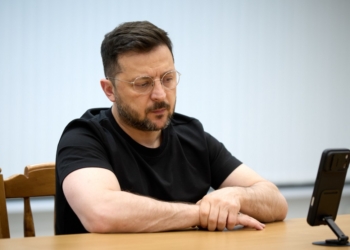Зеленський поговорив телефоном з Віткоффом і Кушнером щодо завершення війни, а потім – з Макроном