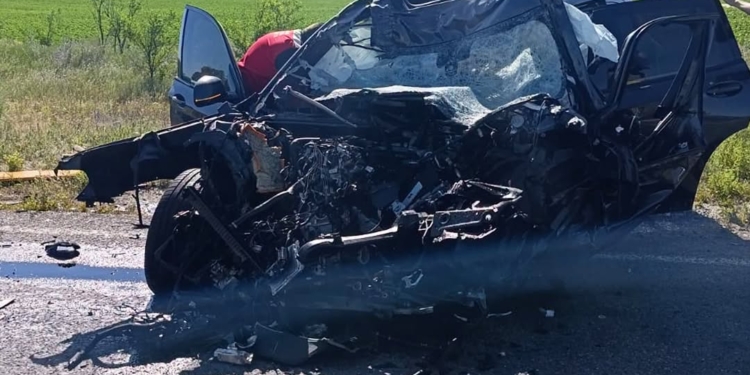 На Миколаївщині в ДТП з вантажівкою загинула водійка та травмувалася пасажирка BMW (ФОТО)