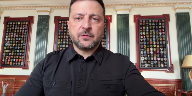 Про обміни, конференцію в Гданську і мирні пропозиції України – про що ще говорив Зеленський у своєму зверненні (ВІДЕО)