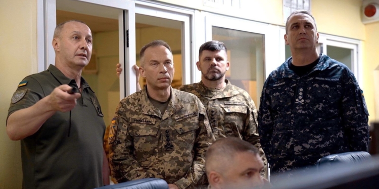 Сирський приїхав у ПК “Південь” – закликав берегти ресурси за нестачі ППО та ракет