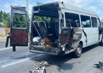 Росіяни вдарили по маршрутці в Запоріжжі – троє людей загинули, шестеро поранених (ФОТО, ВІДЕО)