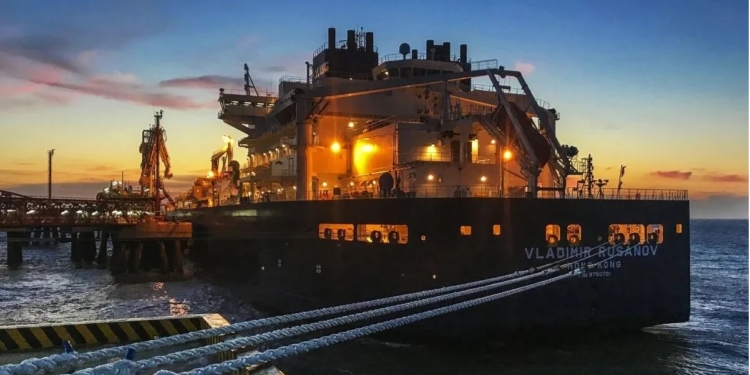 Росія продовжує нарощувати використання тіньового флоту для експорту LNG в обхід західних санкцій – Bloomberg