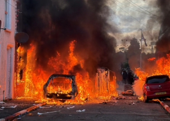 У Белфасті вогняні протести проти мігрантів після нападу суданця на ірландця (ВІДЕО)