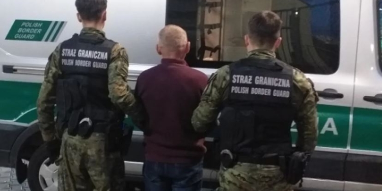 Польща депортувала українця, який виловив легендарного сома