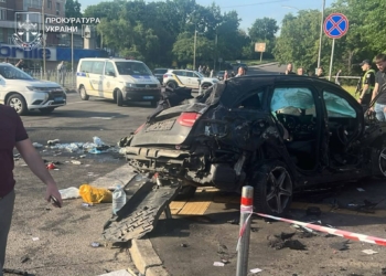 Страшна ДТП у Києві: водій, якого неодноразово штрафували за перевищення швидкості, влетів у підземний перехід і вбив 4 людей, зокрема одну дитину