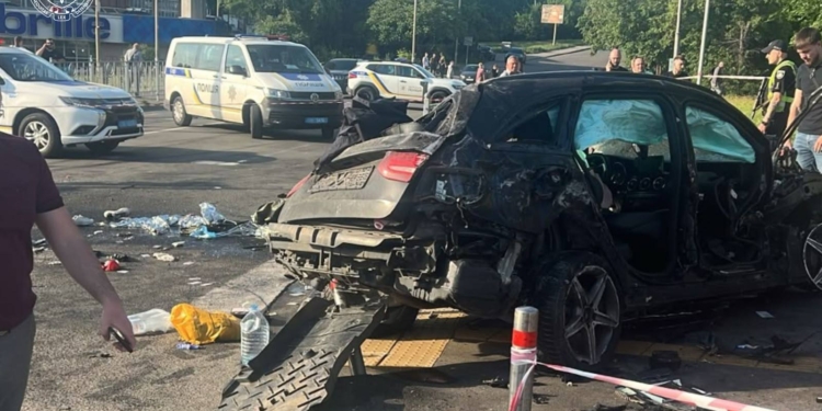 Страшна ДТП у Києві: водій, якого неодноразово штрафували за перевищення швидкості, влетів у підземний перехід і вбив 4 людей, зокрема одну дитину