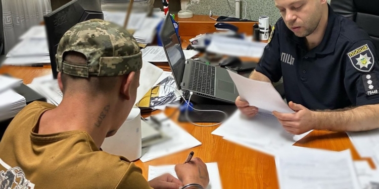 На Миколаївщині чоловікові не дали алкоголь в борг – він кинув у магазин коктейль Молотова (ФОТО)