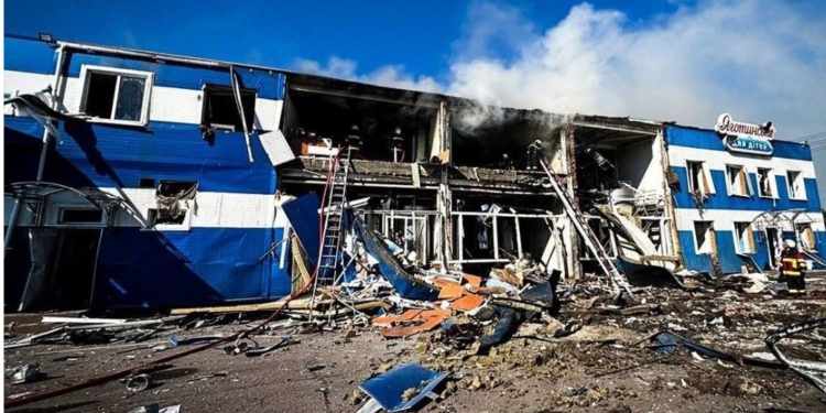 Удар по молокозаводу під Києвом – 4 загиблих і вже 7 поранених (ФОТО)