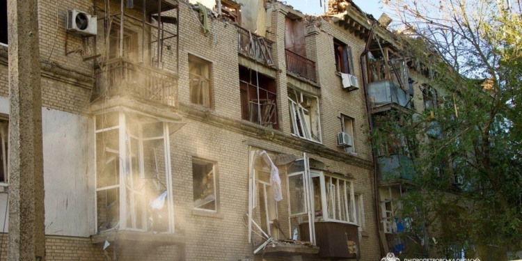 У Дніпрі вже 8 загиблих – з-під завалів дістали тіло маленького хлопчика