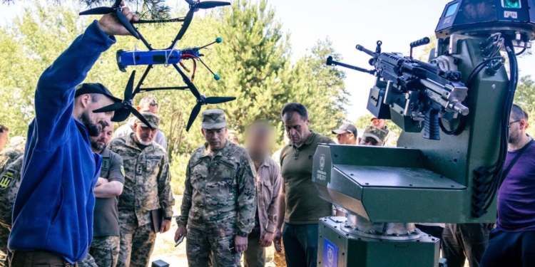 Сирському показали експериментальні засоби боротьби з дронами – каже, перспектива є (ФОТО)