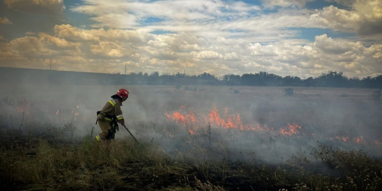 З 24 пожеж на Миколаївщині за добу одна трапилася через бойові дії (ФОТО)