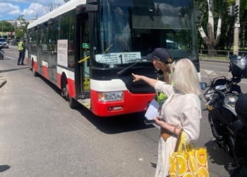 У Миколаєві жінку збив комунальний автобус – вона померла у лікарні (ФОТО)