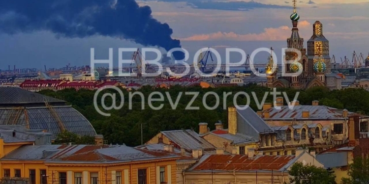 Порт і завод у Кронштадті теж під атакою дронів (ВІДЕО)