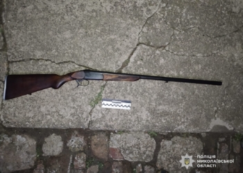 На Миколаївщині чоловік застрелив прив’язане на подвір’ї сусідки цуценя. Каже – обізнався (ФОТО)