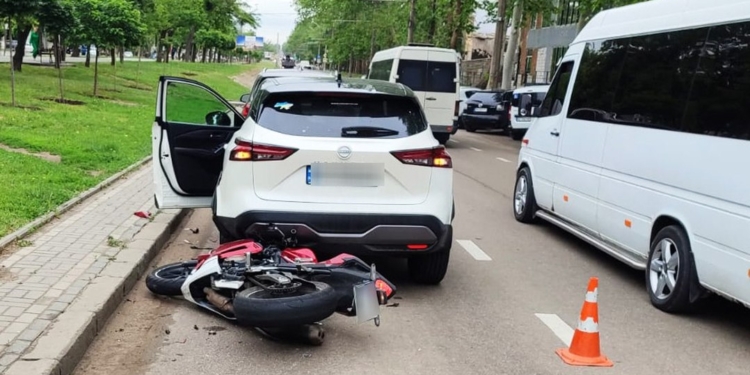 У центрі Миколаєва мотоцикліст попав у ДТП, а потім у лікарню (ФОТО)