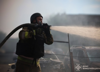 Рятувальники показали наслідки ранкової атаки «шахедів» на Миколаїв (ФОТО, ВІДЕО)