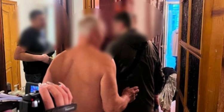На Прикарпатті затримали підстаркуватого педофіла – його викрило фото, зроблене одним із хлопчиків (ФОТО)