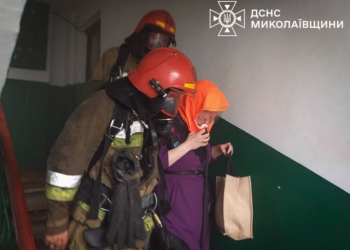 На Миколаївщині горіла квартира у 5-поверхівці (ФОТО)